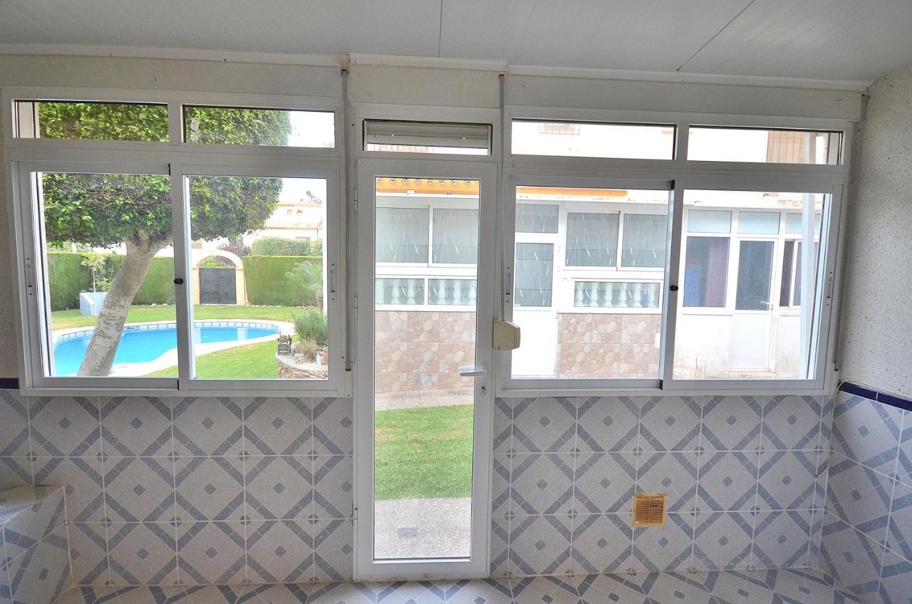 Вилла Agradable Adosado Con Piscina, Duchas Hidromasaje Торевьиа Экстерьер фото