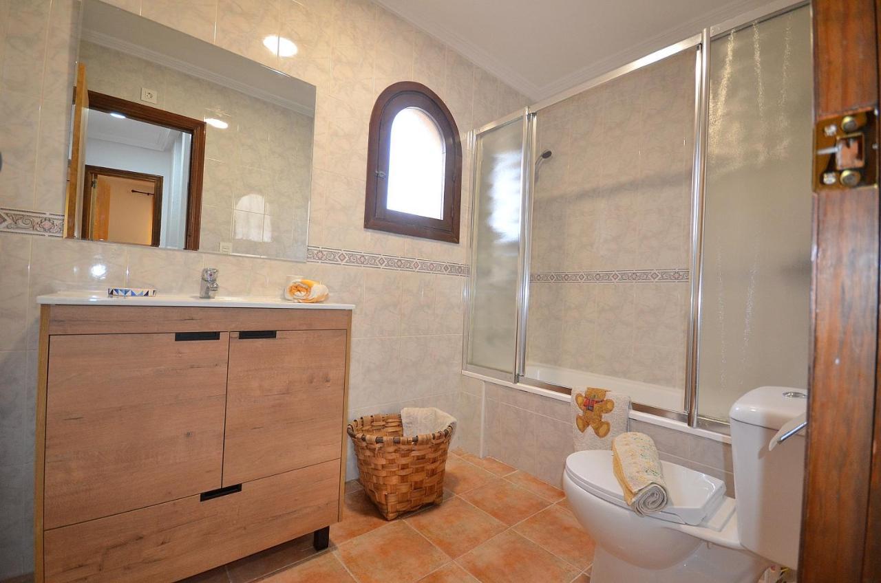 Вилла Agradable Adosado Con Piscina, Duchas Hidromasaje Торевьиа Экстерьер фото