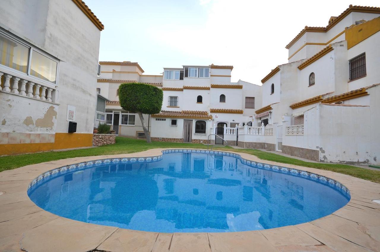 Вилла Agradable Adosado Con Piscina, Duchas Hidromasaje Торевьиа Экстерьер фото