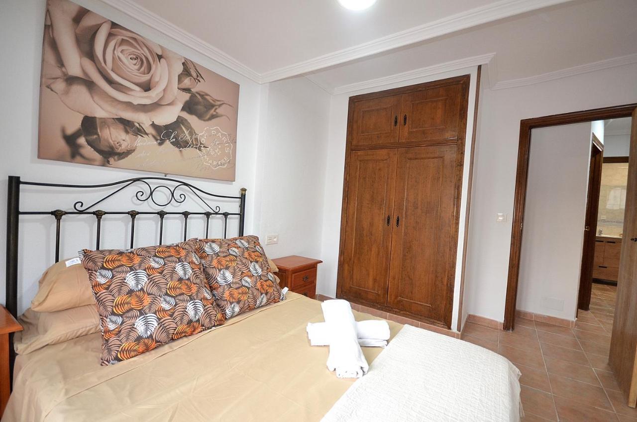 Вилла Agradable Adosado Con Piscina, Duchas Hidromasaje Торевьиа Экстерьер фото